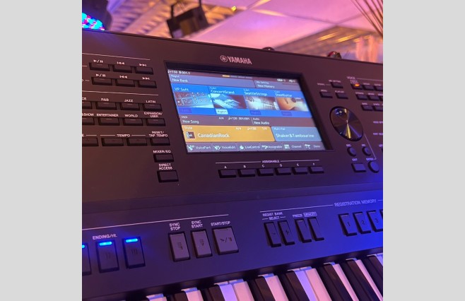 Yamaha PSR-SX700 Keyboard, Used (SN:BCDP01033) - Image 5